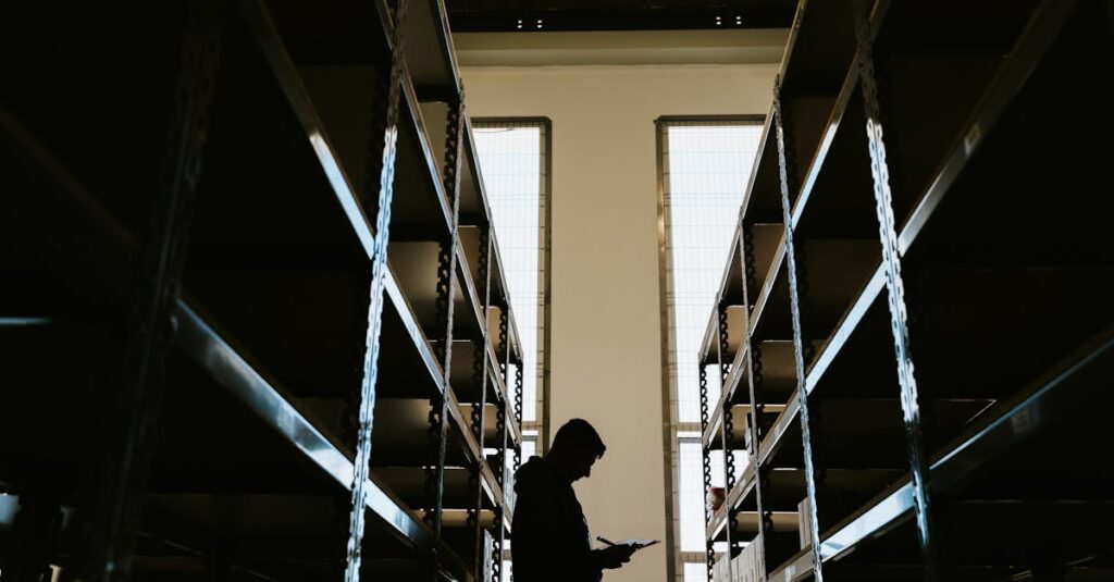 宅食が届いた後に冷凍庫がパンパンにならないよう事前にスペースを確保している様子