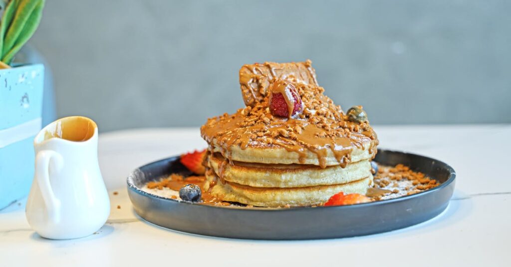 目的別におすすめの宅食サービス5選を図解したイラスト。共働き、シニア、子育て、ダイエット向けなどに分かれている