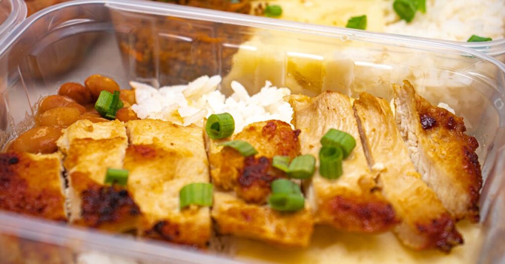 忙しい日々でも健康的に食べられる宅食サービスをイメージした画像