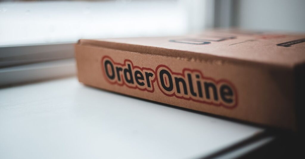 宅食サービスの申し込みから受け取り・保存・支払いまでの流れを4ステップで図解したイメージ
