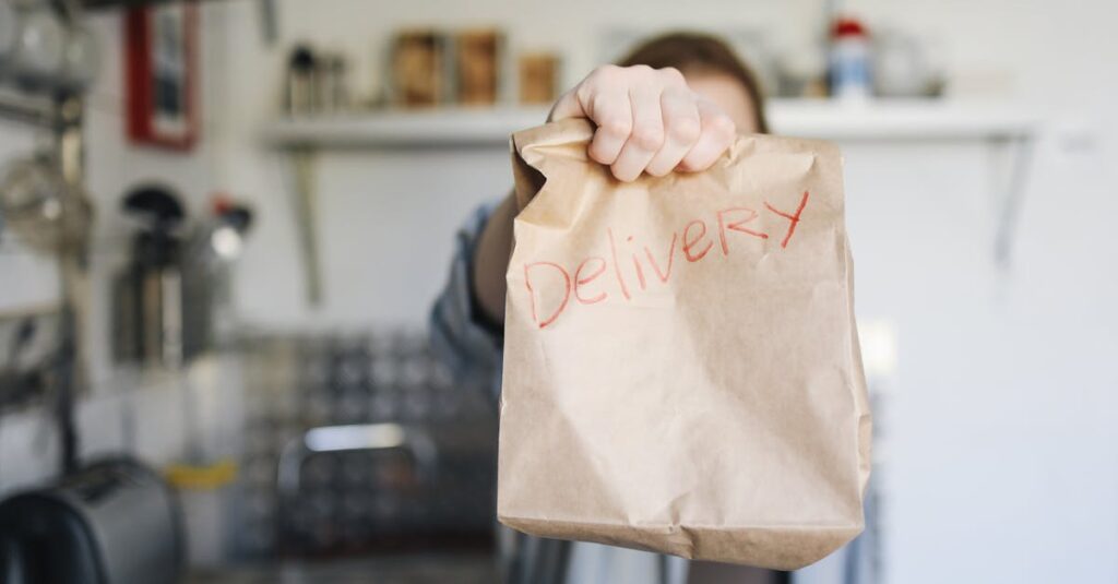 忙しい日々でも健康的に食べられる宅食サービスをイメージした画像