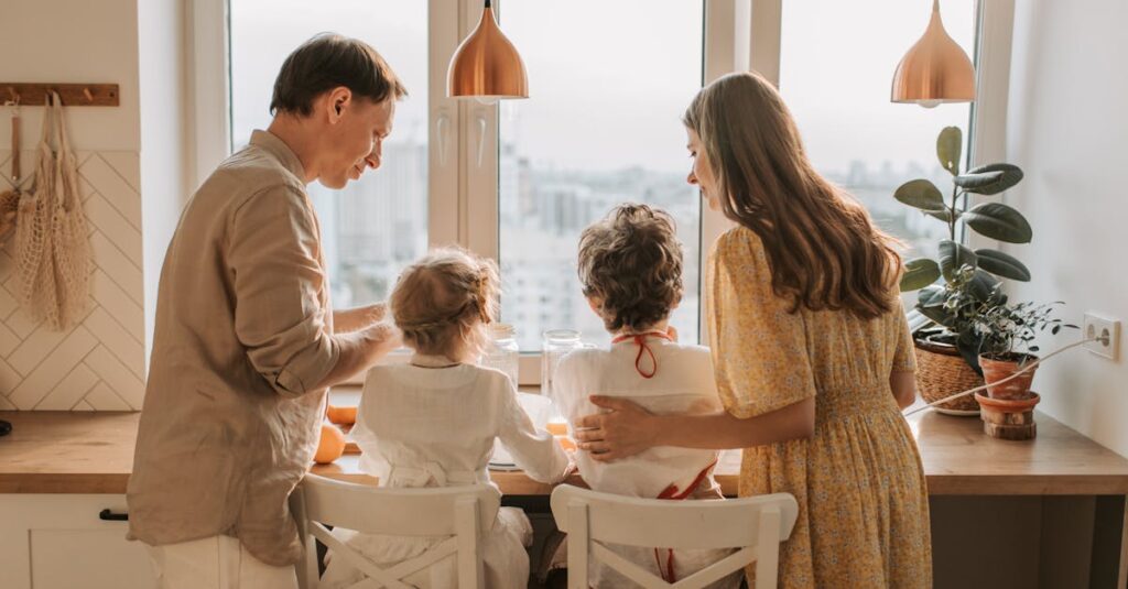 宅食を導入して子育てがラクになった家庭のリアルな体験談を紹介するイメージイラスト