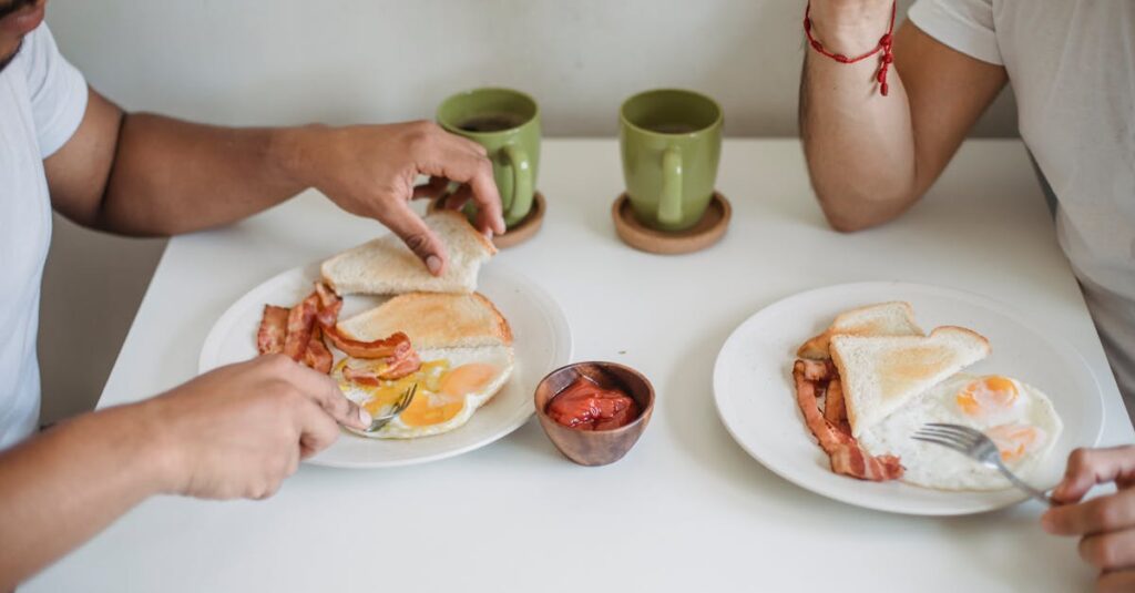 宅食を節約・満足の両立で取り入れるための5つの工夫と活用術をまとめた図