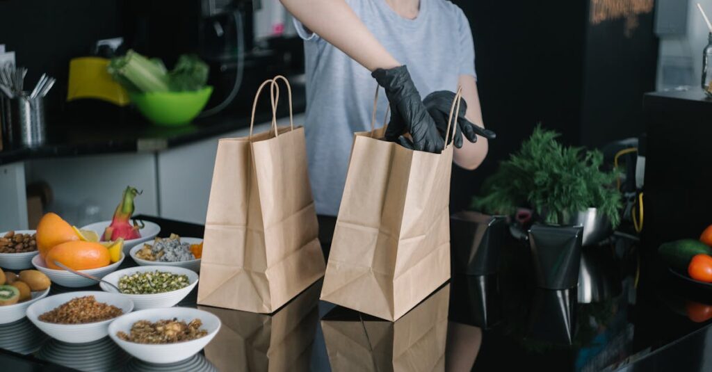 宅食のデメリットを視覚的に整理した図。コスト、冷凍庫問題、味、受け取りの手間などを一覧化