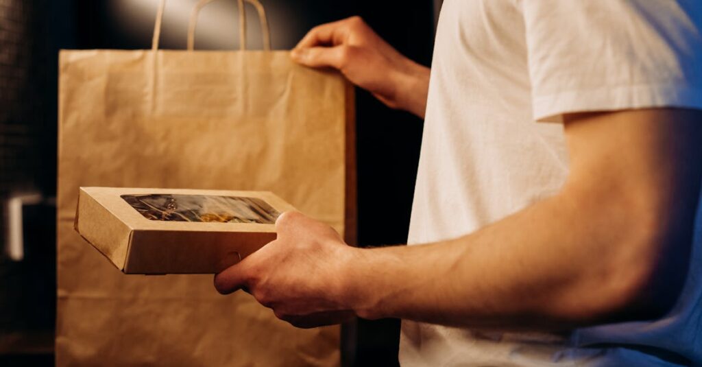 宅食が向いている人・向いていない人の特徴を比較しながら示した図解イメージ