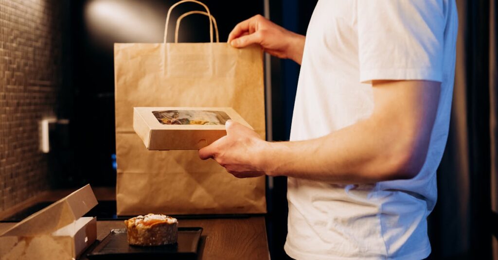 宅食サービスの良い口コミと悪い口コミの両方を比較して悩むユーザーの様子