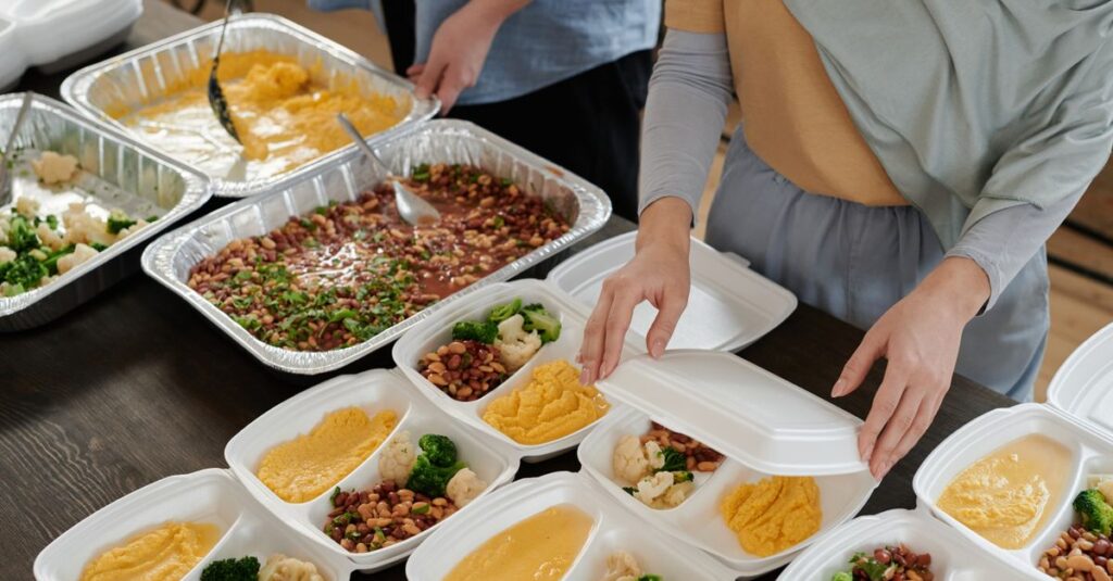 宅食を導入して料理のストレスから解放されて気持ちが軽くなった人の表情