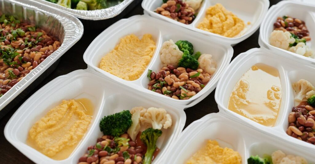 宅食を初めて導入する人向けに失敗を防ぐ4つのポイントを伝える図解風のイメージ