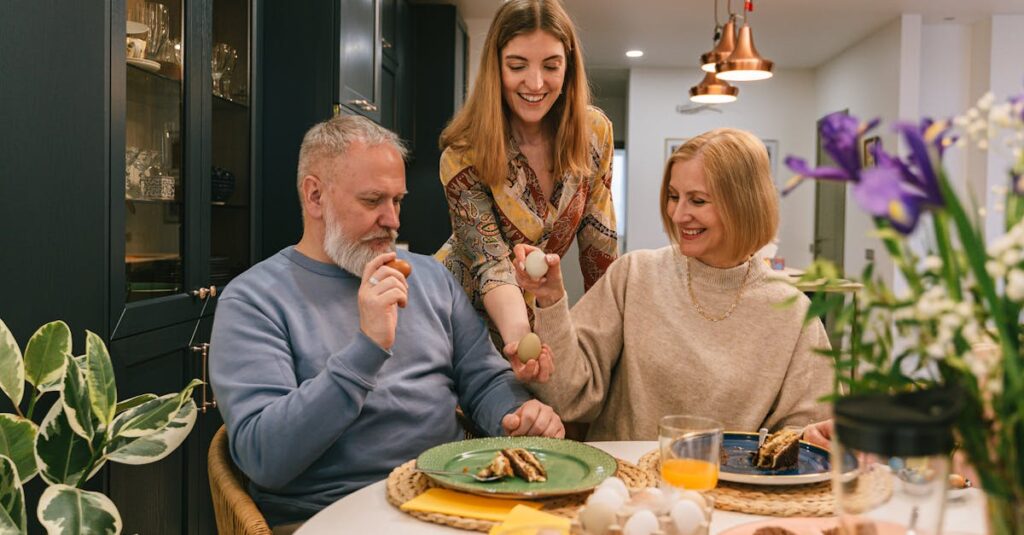 一人暮らしの高齢者が自宅で宅食サービスを利用して安心して食事している様子