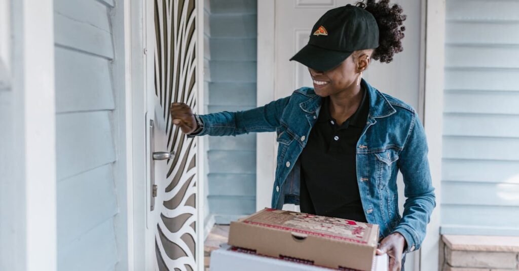 宅食サービスを使って節約に成功したユーザーの体験談を紹介するイメージイラスト