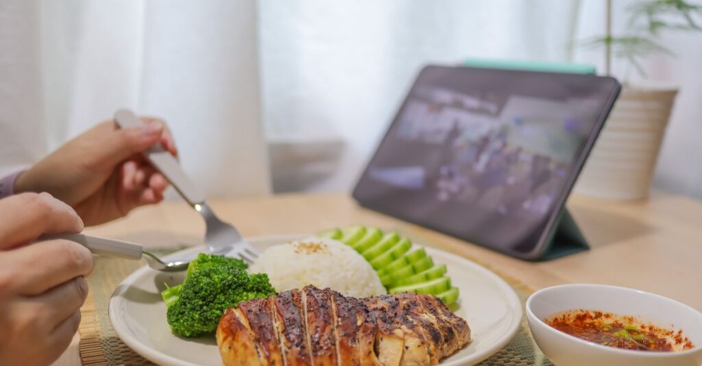宅食を節約・満足の両立で取り入れるための5つの工夫と活用術をまとめた図