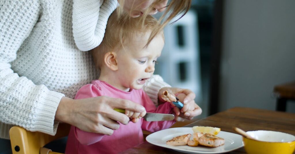 宅食が子育て中の家庭を支えることで親に心の余裕と笑顔を与えるイラスト